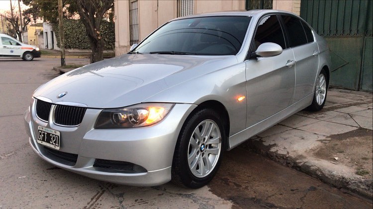 BMW 323i